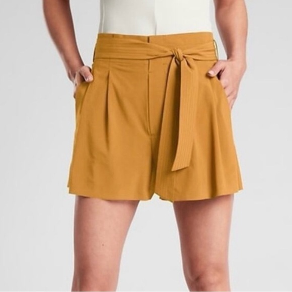 Athleta Skyline II Paperbag Waist Pleated Belted Shorts Size 8 Tuscan Gold - Picture 1 of 9